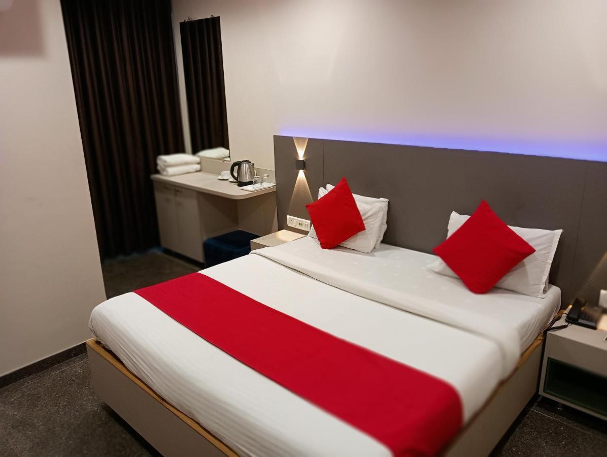 Hotel Royal Rituals Vesu Сурат Екстер'єр фото