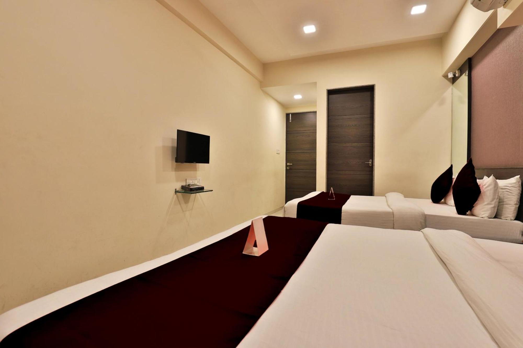 Hotel Royal Rituals Vesu Сурат Екстер'єр фото